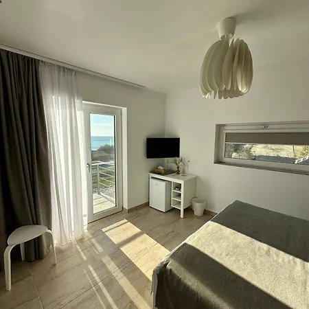 Halta Pescarus Πανσιόν 3*